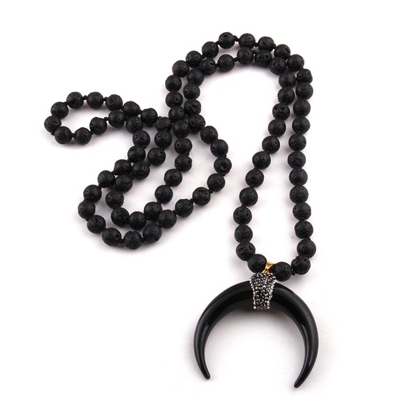 Jewelry - LAST ONE!🆕 Black Crescent Moon Beaded Necklace